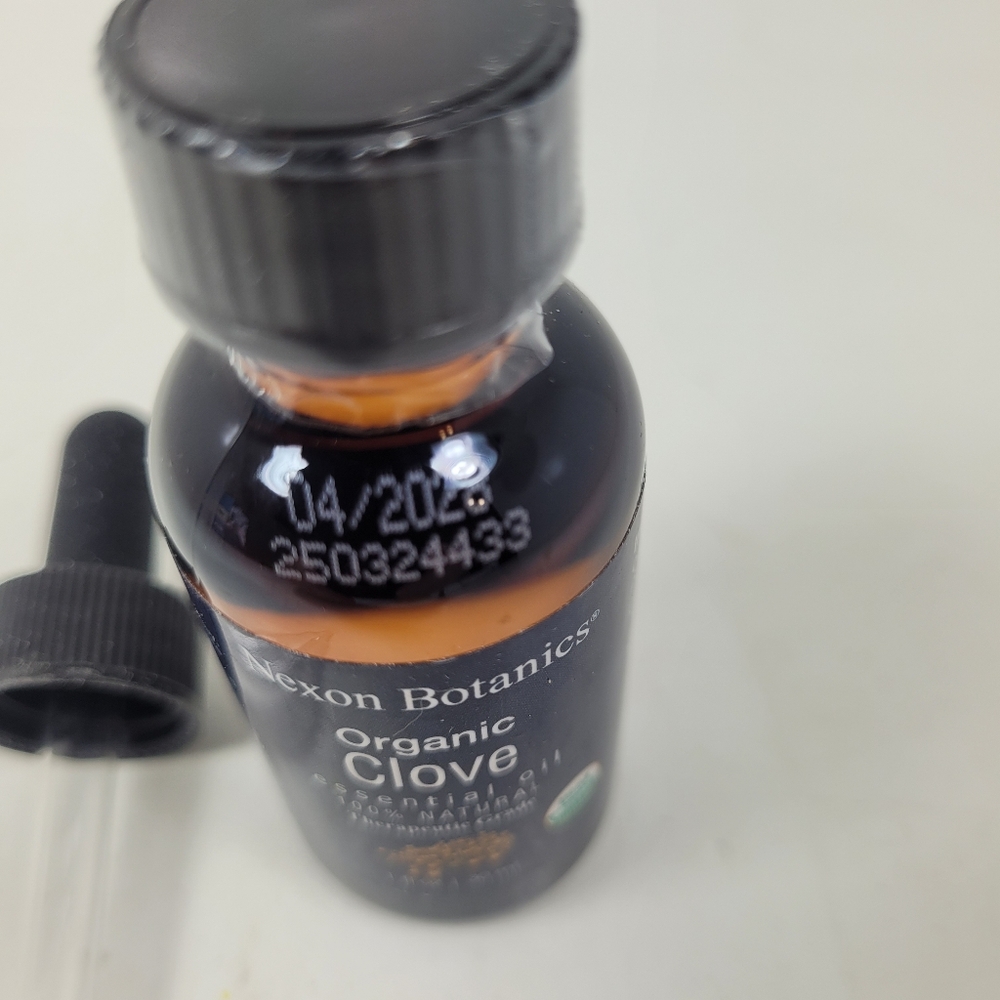 Nexon Botanics Organic Clove Essential Oil - Picture 3 of 13